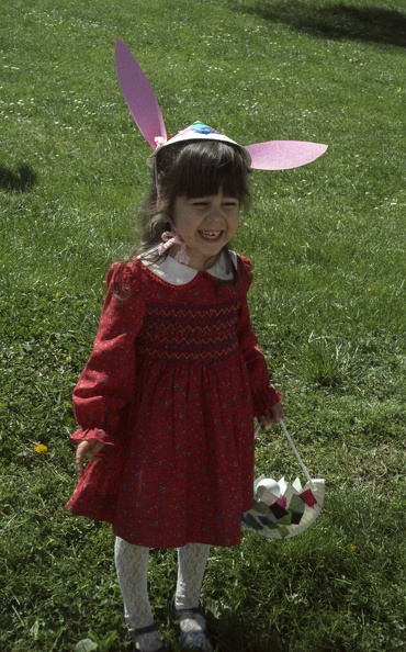 301-09 Lucy Hunts for Easter Eggs 198803 3890x2160.jpg